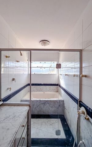 Casa à venda com 670m², 5 quartos e 6 vagasBanheiro