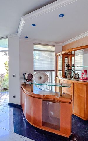 Casa à venda com 670m², 5 quartos e 6 vagasSala
