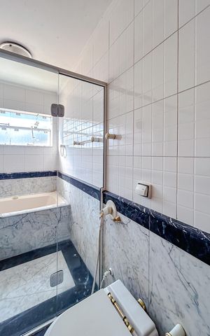 Casa à venda com 670m², 5 quartos e 6 vagasBanheiro