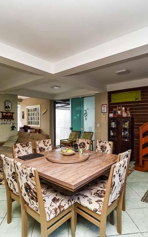 Casa à venda com 300m², 3 quartos e 2 vagas Casa à venda com 300m², 3 quartos e 2 vagasCozinha