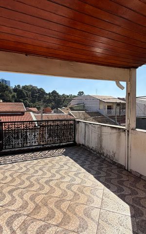 Casa à venda com 200m², 3 quartos e 2 vagasSuíte - Varanda