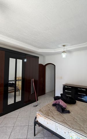 Casa à venda com 200m², 3 quartos e 2 vagasSuíte