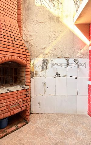 Casa à venda com 200m², 3 quartos e 2 vagasQuintal com churrasqueira