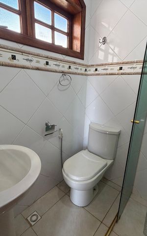 Casa à venda com 200m², 3 quartos e 2 vagasBanheiro da Suíte