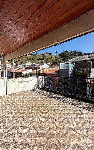 Casa à venda com 200m², 3 quartos e 2 vagasSuíte - Varanda