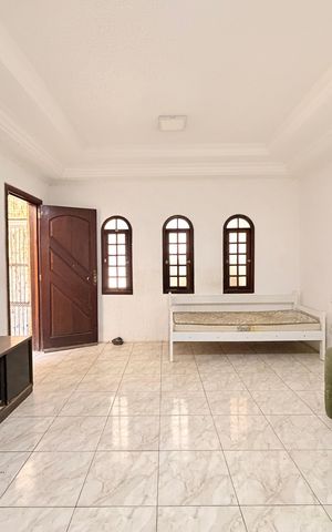 Casa à venda com 200m², 3 quartos e 2 vagasSala