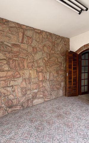 Casa à venda com 200m², 3 quartos e 2 vagasQuarto 2 - Varanda