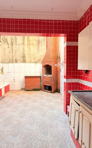 Casa à venda com 200m², 3 quartos e 2 vagasQuintal com churrasqueira