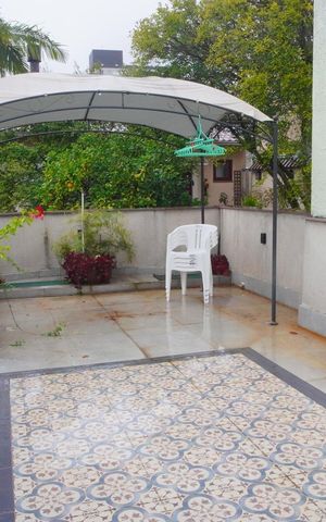 Casa à venda com 200m², 4 quartos e 2 vagas Casa à venda com 200m², 4 quartos e 2 vagasTerraço