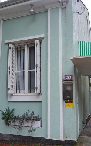Casa à venda com 200m², 4 quartos e 2 vagas Casa à venda com 200m², 4 quartos e 2 vagasFachada/ garagem/ câmeras de segurança