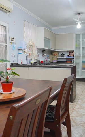 Casa à venda com 200m², 4 quartos e 2 vagas Casa à venda com 200m², 4 quartos e 2 vagasSala de Jantar e cozinha