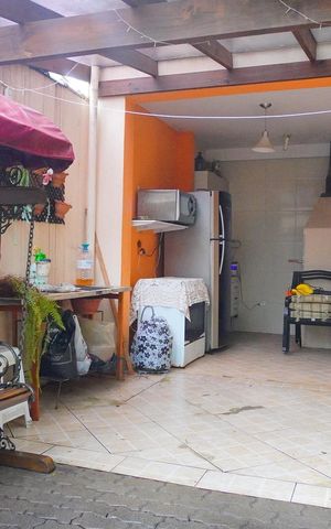 Casa à venda com 200m², 4 quartos e 2 vagas Casa à venda com 200m², 4 quartos e 2 vagasÁrea gourmet