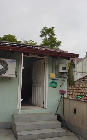Casa à venda com 200m², 4 quartos e 2 vagas Casa à venda com 200m², 4 quartos e 2 vagasTerraço e fachada fundos