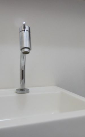 Casa à venda com 200m², 4 quartos e 2 vagas Casa à venda com 200m², 4 quartos e 2 vagasBanheiro 3 lavabo corredor inferior