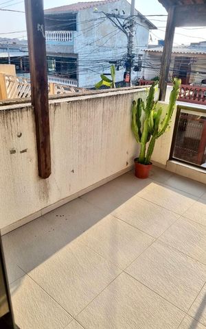 Casa à venda com 100m², 3 quartos e 2 vagas Casa à venda com 100m², 3 quartos e 2 vagasQuintal