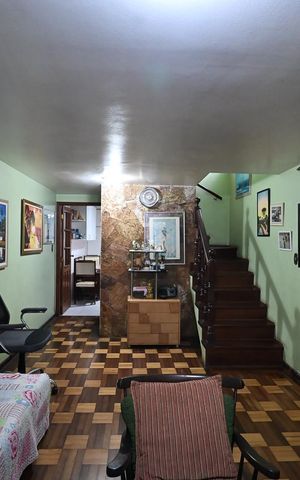 Casa à venda com 90m², 3 quartos e 2 vagasSala
