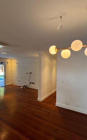 Casa de condomínio para alugar com 350m², 3 quartos e 4 vagas