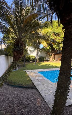 Casa de condomínio para alugar com 350m², 3 quartos e 4 vagas Casa de condomínio para alugar com 350m², 3 quartos e 4 vagasÁrea externa