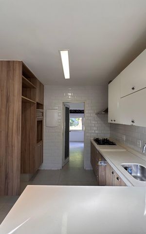 Casa de condomínio para alugar com 350m², 3 quartos e 4 vagas Casa de condomínio para alugar com 350m², 3 quartos e 4 vagasCozinha