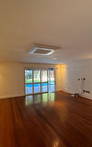 Casa de condomínio para alugar com 350m², 3 quartos e 4 vagas