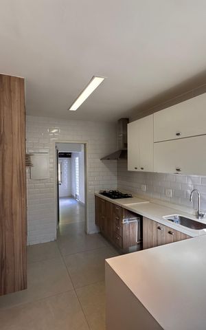 Casa de condomínio para alugar com 350m², 3 quartos e 4 vagas Casa de condomínio para alugar com 350m², 3 quartos e 4 vagasCozinha