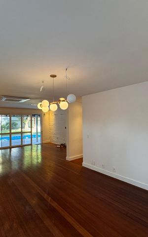 Casa de condomínio para alugar com 350m², 3 quartos e 4 vagas