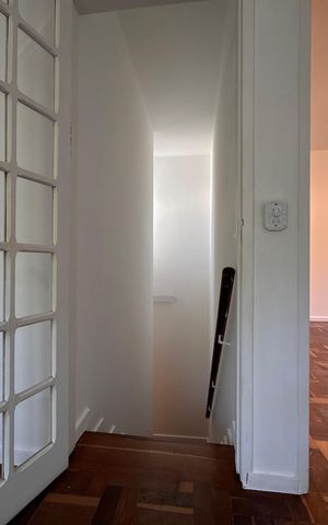 Casa de condomínio para alugar com 350m², 3 quartos e 4 vagas Casa de condomínio para alugar com 350m², 3 quartos e 4 vagasEscada