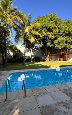 Casa de condomínio para alugar com 350m², 3 quartos e 4 vagas Casa de condomínio para alugar com 350m², 3 quartos e 4 vagasÁrea externa