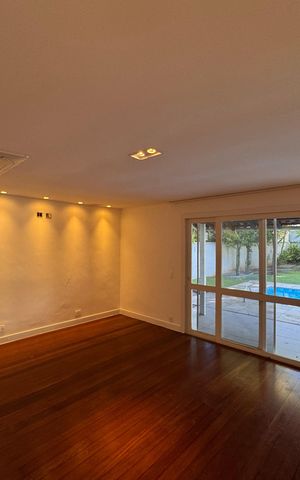 Casa de condomínio para alugar com 350m², 3 quartos e 4 vagas