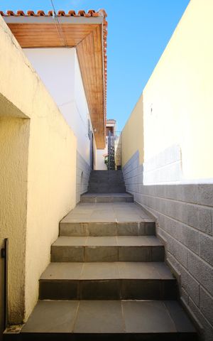 Casa à venda com 126m², 3 quartos e 4 vagasEscada