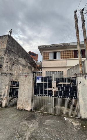 Casa à venda com 125m², 2 quartos e 1 vaga Casa à venda com 125m², 2 quartos e 1 vagaFachada