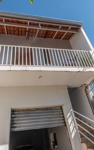 Casa à venda com 125m², 3 quartos e 3 vagas Casa à venda com 125m², 3 quartos e 3 vagasFachada