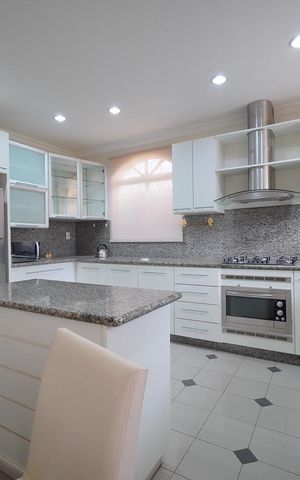 Casa para alugar com 350m², 5 quartos e 4 vagasCozinha