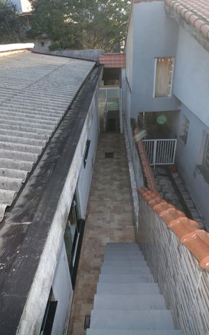 Casa à venda com 116m², 3 quartos e 2 vagasEscada