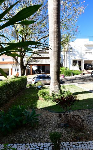 Casa de condomínio à venda com 388m², 3 quartos e 6 vagasSala - Vista