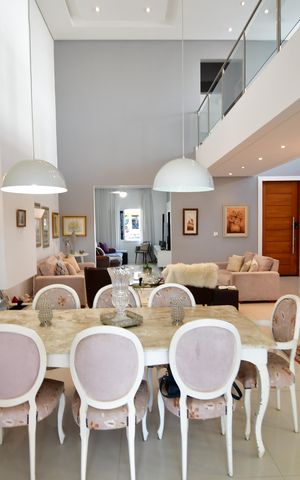 Casa de condomínio à venda com 388m², 3 quartos e 6 vagasSala