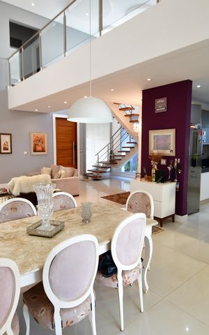 Casa de condomínio à venda com 388m², 3 quartos e 6 vagasSala