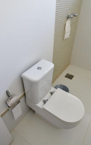 Casa de condomínio à venda com 388m², 3 quartos e 6 vagasBanheiro