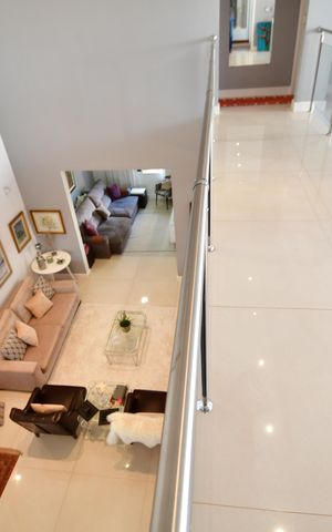 Casa de condomínio à venda com 388m², 3 quartos e 6 vagasMezanino