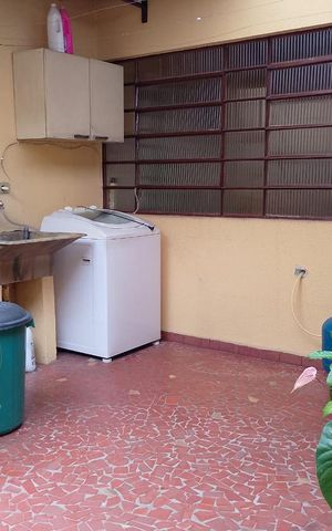 Casa à venda com 224m², 3 quartos e 2 vagas Casa à venda com 224m², 3 quartos e 2 vagasÁrea externa