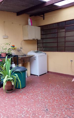 Casa à venda com 224m², 3 quartos e 2 vagas Casa à venda com 224m², 3 quartos e 2 vagasÁrea de serviço