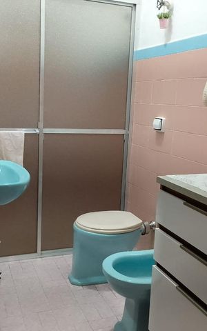 Casa à venda com 224m², 3 quartos e 2 vagas Casa à venda com 224m², 3 quartos e 2 vagasBanheiro