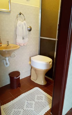 Casa à venda com 224m², 3 quartos e 2 vagas Casa à venda com 224m², 3 quartos e 2 vagasBanheiro