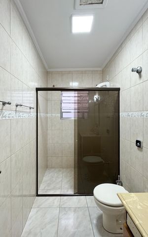 Casa para alugar com 220m², 3 quartos e 2 vagas Casa para alugar com 220m², 3 quartos e 2 vagasBanheiro Social 2