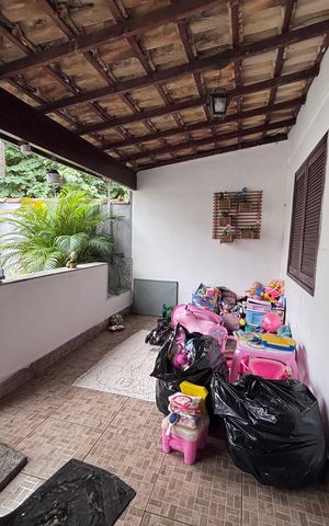 Casa de condomínio à venda com 290m², 3 quartos e 1 vaga Casa de condomínio à venda com 290m², 3 quartos e 1 vagaÁrea externa