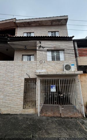 Casa para alugar com 65m², 2 quartos e sem vaga Casa para alugar com 65m², 2 quartos e sem vagaFachada
