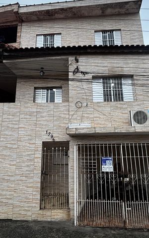 Casa para alugar com 65m², 2 quartos e sem vaga Casa para alugar com 65m², 2 quartos e sem vagaFachada