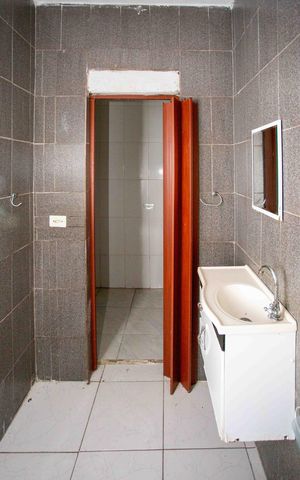 Casa à venda com 30m², 2 quartos e 2 vagasBanheiro