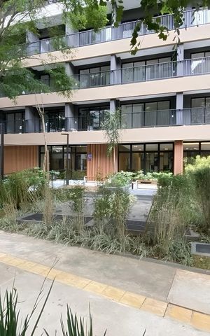 Apartamento à venda com 84m², 3 quartos e 2 vagasFachada e portaria