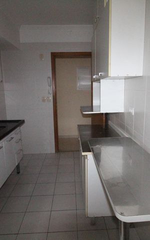 Apartamento para alugar com 80m², 2 quartos e 2 vagasCozinha